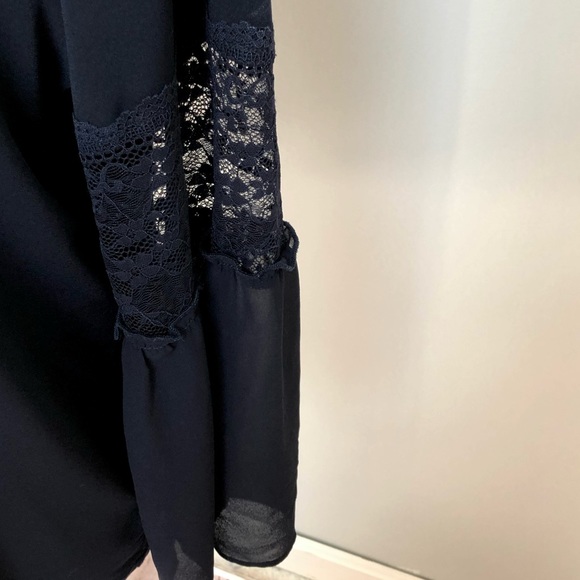 Susan Graver Navy Blue Floral Lace Bell Sleeve Liquid Knit Top Size Large - Picture 5 of 6